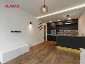 Pronájem bytu 2+kk, Praha - Vysočany, Pod Harfou, 55 m2