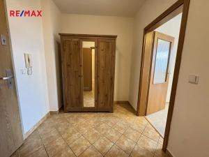 Pronájem bytu 1+kk, Praha - Holešovice, Osadní, 33 m2