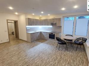 Prodej bytu 2+kk, Cheb, Na Nivách, 58 m2