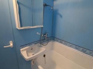 Pronájem bytu 1+kk, Praha - Karlín, Molákova, 36 m2