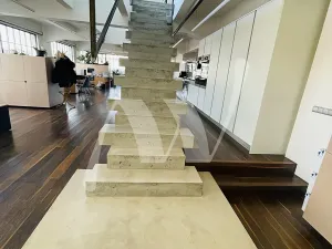 Pronájem kanceláře, Praha - Vysočany, Podkovářská, 456 m2