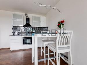 Prodej bytu 2+kk, Praha - Holešovice, Jankovcova, 43 m2