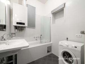 Pronájem bytu 2+1, Praha - Holešovice, Farského, 112 m2