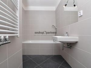 Prodej bytu 2+kk, Praha, Návarovská, 61 m2