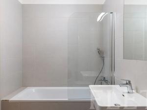 Pronájem bytu 2+kk, Praha - Prosek, Čakovická, 55 m2