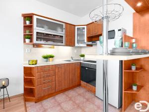 Prodej bytu 2+kk, Praha, Místecká, 49 m2