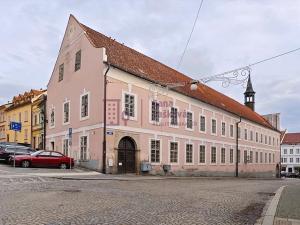 Pronájem obchodního prostoru, Jindřichův Hradec, nám. Míru, 520 m2
