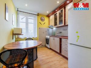 Prodej bytu 2+1, Karlovy Vary - Bohatice, Na Výšině, 45 m2