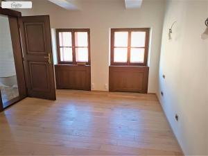 Pronájem bytu 2+1, Praha - Malá Strana, U lužického semináře, 74 m2