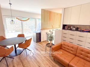 Prodej bytu 4+kk, Hluboké Mašůvky, 89 m2