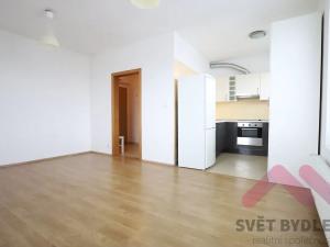 Pronájem bytu 1+kk, Praha - Hloubětín, Nademlejnská, 33 m2