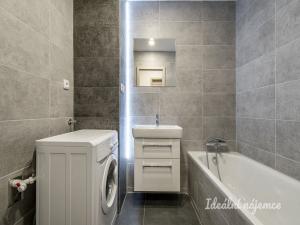 Pronájem bytu 3+kk, Praha - Prosek, Zárybská, 74 m2