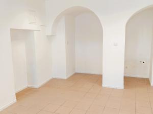 Pronájem obchodního prostoru, Tišnov, nám. Komenského, 21 m2