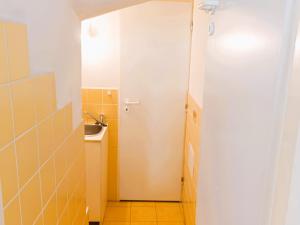 Pronájem obchodního prostoru, Tišnov, nám. Komenského, 21 m2