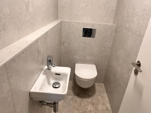 Pronájem bytu 2+1, Praha - Modřany, Československého exilu, 60 m2