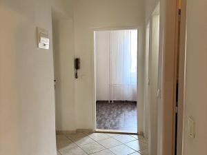 Pronájem bytu 2+1, Karlovy Vary, K. Čapka, 55 m2