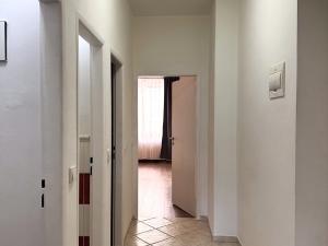 Pronájem bytu 2+1, Karlovy Vary, K. Čapka, 55 m2