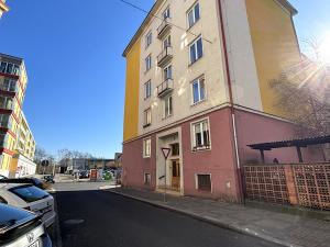 Pronájem bytu 2+1, Karlovy Vary, K. Čapka, 55 m2