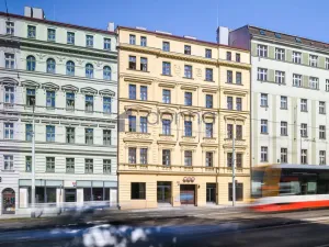 Pronájem restaurace, Praha, Seifertova, 77 m2