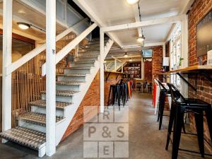 Prodej obchodního prostoru, Praha - Smíchov, Zborovská, 186 m2