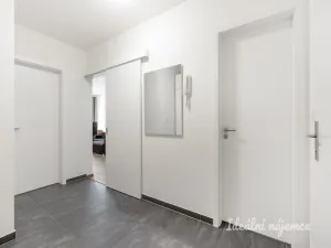 Pronájem bytu 2+kk, Praha - Strašnice, Zvěřinova, 64 m2