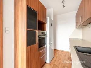 Pronájem bytu 3+1, Praha - Petrovice, Lessnerova, 72 m2