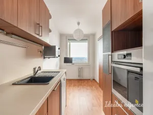 Pronájem bytu 3+1, Praha - Petrovice, Lessnerova, 72 m2