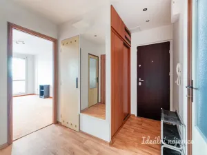 Pronájem bytu 3+1, Praha - Petrovice, Lessnerova, 72 m2