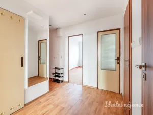 Pronájem bytu 3+1, Praha - Petrovice, Lessnerova, 72 m2