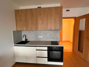 Pronájem bytu 1+kk, Praha - Hloubětín, Poděbradská, 32 m2