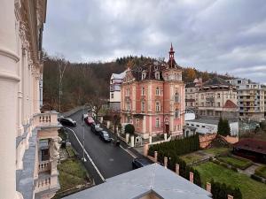 Prodej bytu 3+1, Karlovy Vary, Svahová, 98 m2