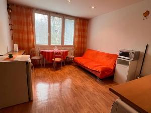 Pronájem bytu 1+1, Karlovy Vary, Maďarská, 36 m2