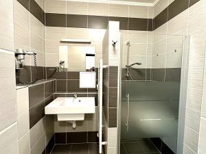 Pronájem bytu 2+kk, Praha - Suchdol, Suchdolské náměstí, 30 m2