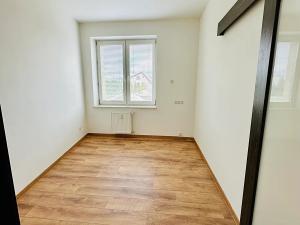 Pronájem bytu 2+kk, Praha - Suchdol, Suchdolské náměstí, 30 m2