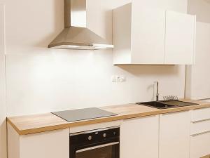 Pronájem bytu 2+kk, Praha, Křižíkova, 51 m2