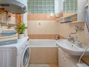 Prodej bytu 3+1, České Budějovice, Jiráskovo nábř., 68 m2