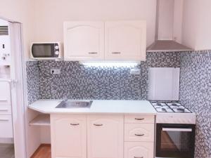 Pronájem bytu 2+kk, Praha - Holešovice, Schnirchova, 52 m2