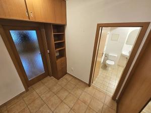 Pronájem bytu 1+kk, Praha - Kunratice, Velké Kunratické, 41 m2