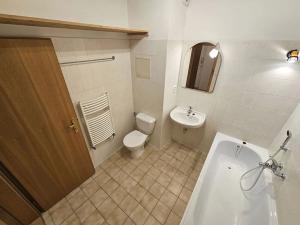 Pronájem bytu 1+kk, Praha - Kunratice, Velké Kunratické, 41 m2