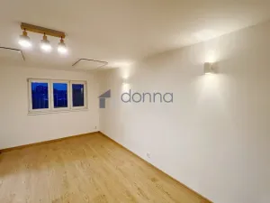 Pronájem bytu 2+kk, Praha, Viklefova, 56 m2