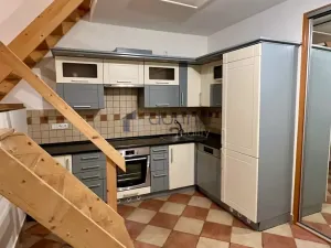 Pronájem bytu 2+kk, Praha, Viklefova, 56 m2
