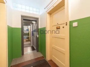 Pronájem bytu 2+kk, Praha, Viklefova, 56 m2