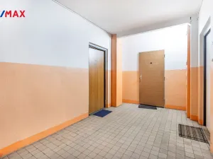 Pronájem bytu 2+kk, Karlovy Vary - Drahovice, Vítězná, 42 m2