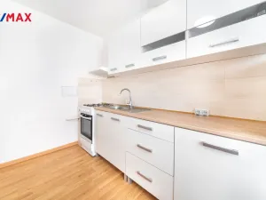 Pronájem bytu 2+kk, Karlovy Vary - Drahovice, Vítězná, 42 m2