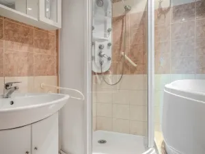 Prodej bytu 3+1, Praha - Kobylisy, Luhovská, 74 m2