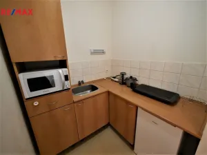 Pronájem bytu 1+kk, Praha - Krč, Tavolníková, 26 m2