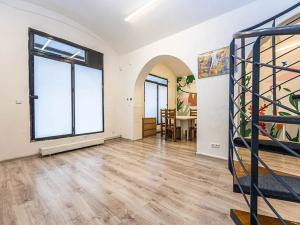 Pronájem obchodního prostoru, Praha - Žižkov, Husitská, 135 m2