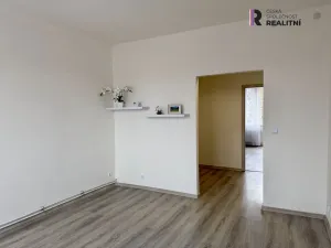 Prodej bytu 2+kk, Lubenec, Náměstí, 52 m2