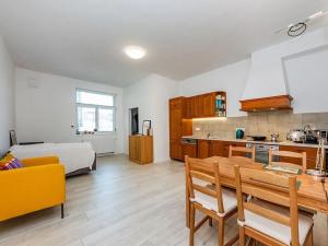 Pronájem bytu 2+kk, Praha - Libeň, Ocelářská, 54 m2