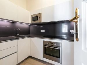 Pronájem bytu 3+1, Praha - Nové Město, Bolzanova, 93 m2